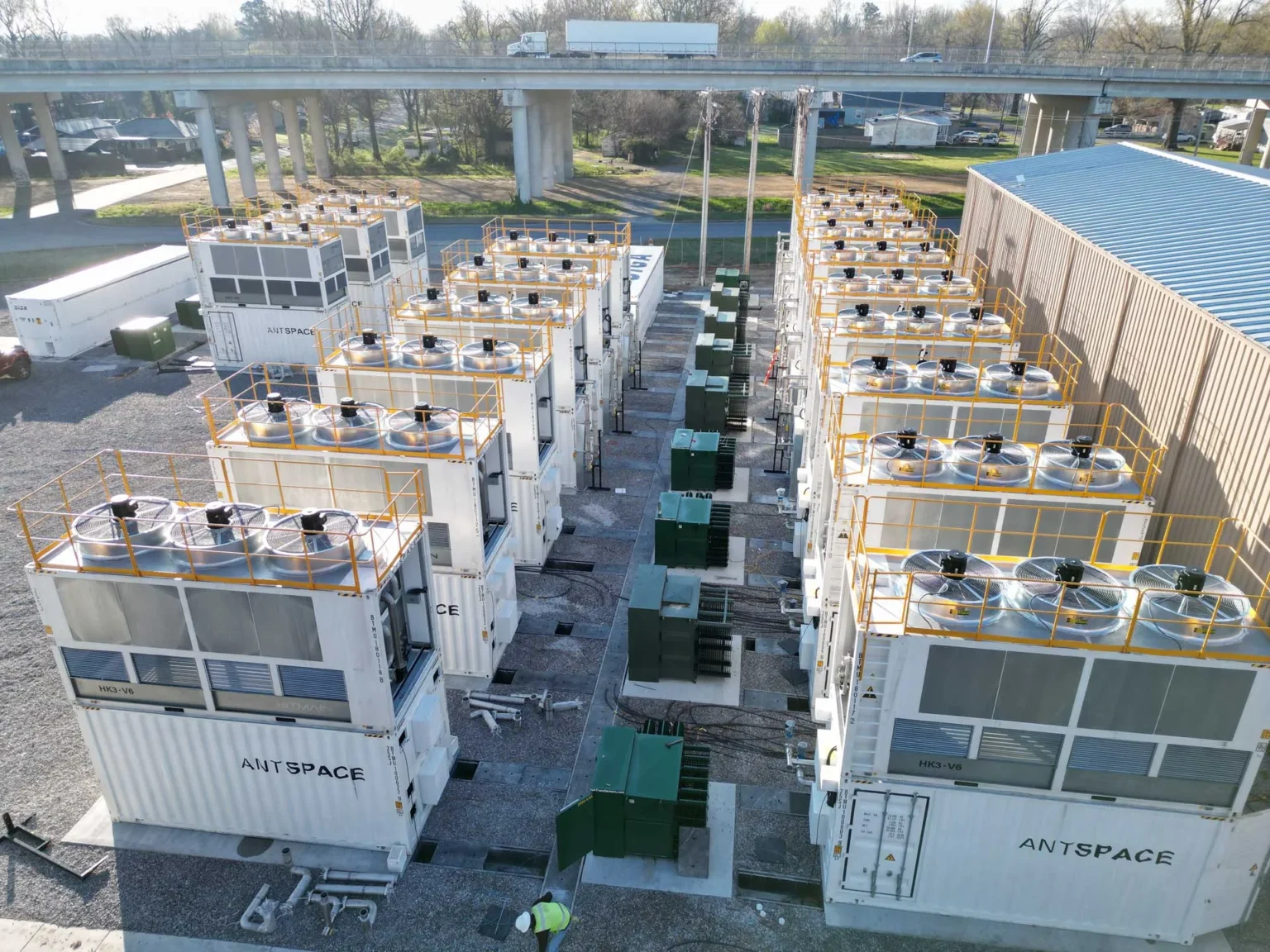 Bitcoin miner questions solo mining viability amidst competition - Bpay News