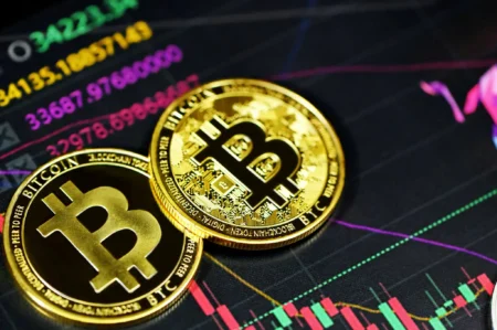 Bitcoin Falls Below $11,000 as 24-Hour Loss Reaches 3.32%