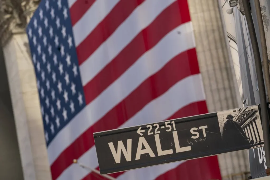 Major U.S. Stock Indices Experience Short-Term Decline, Nasdaq Down 0.79%