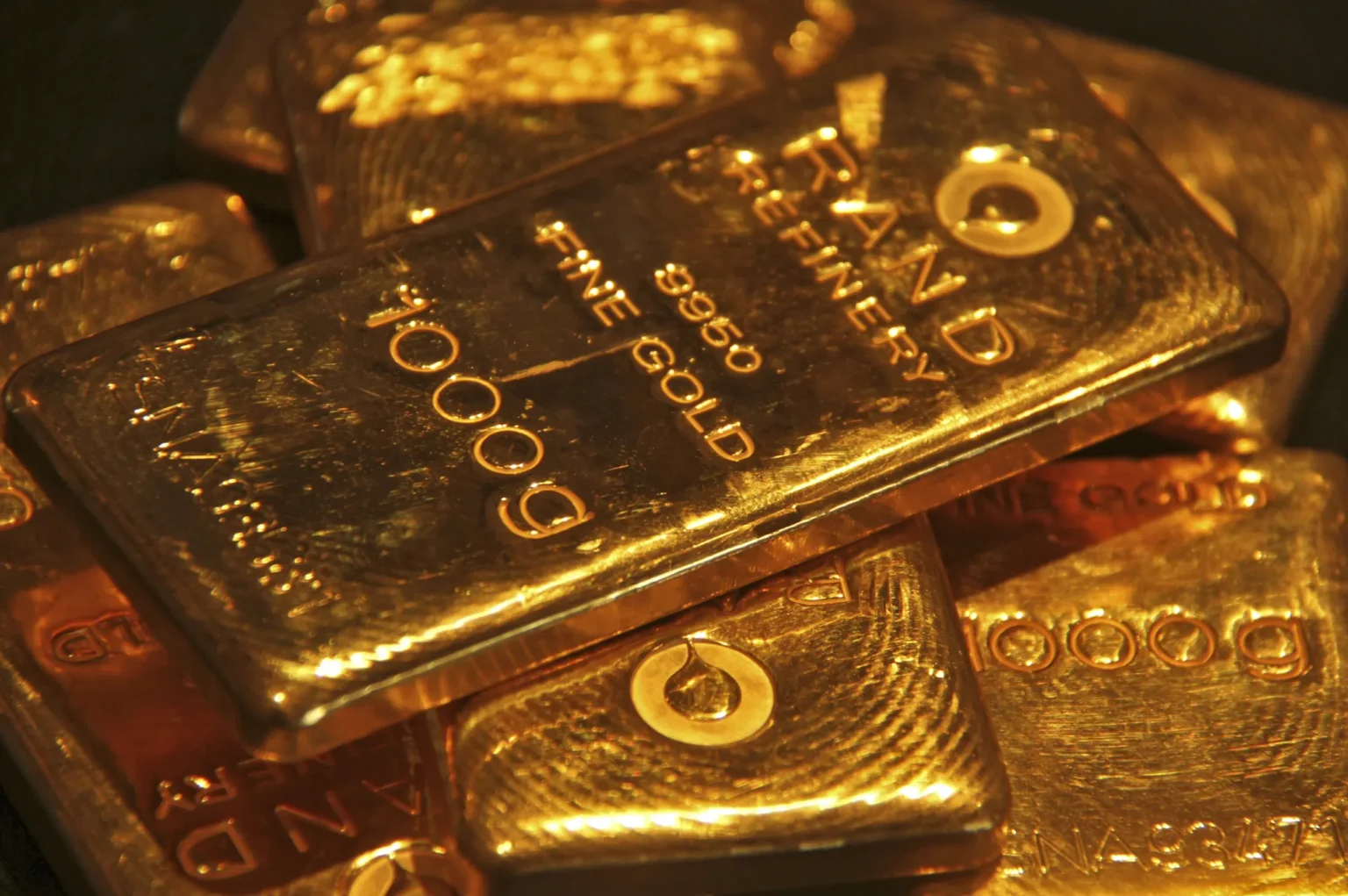 Gold Futures Dive 4 in New York Market Reaction Explained - Bpay News