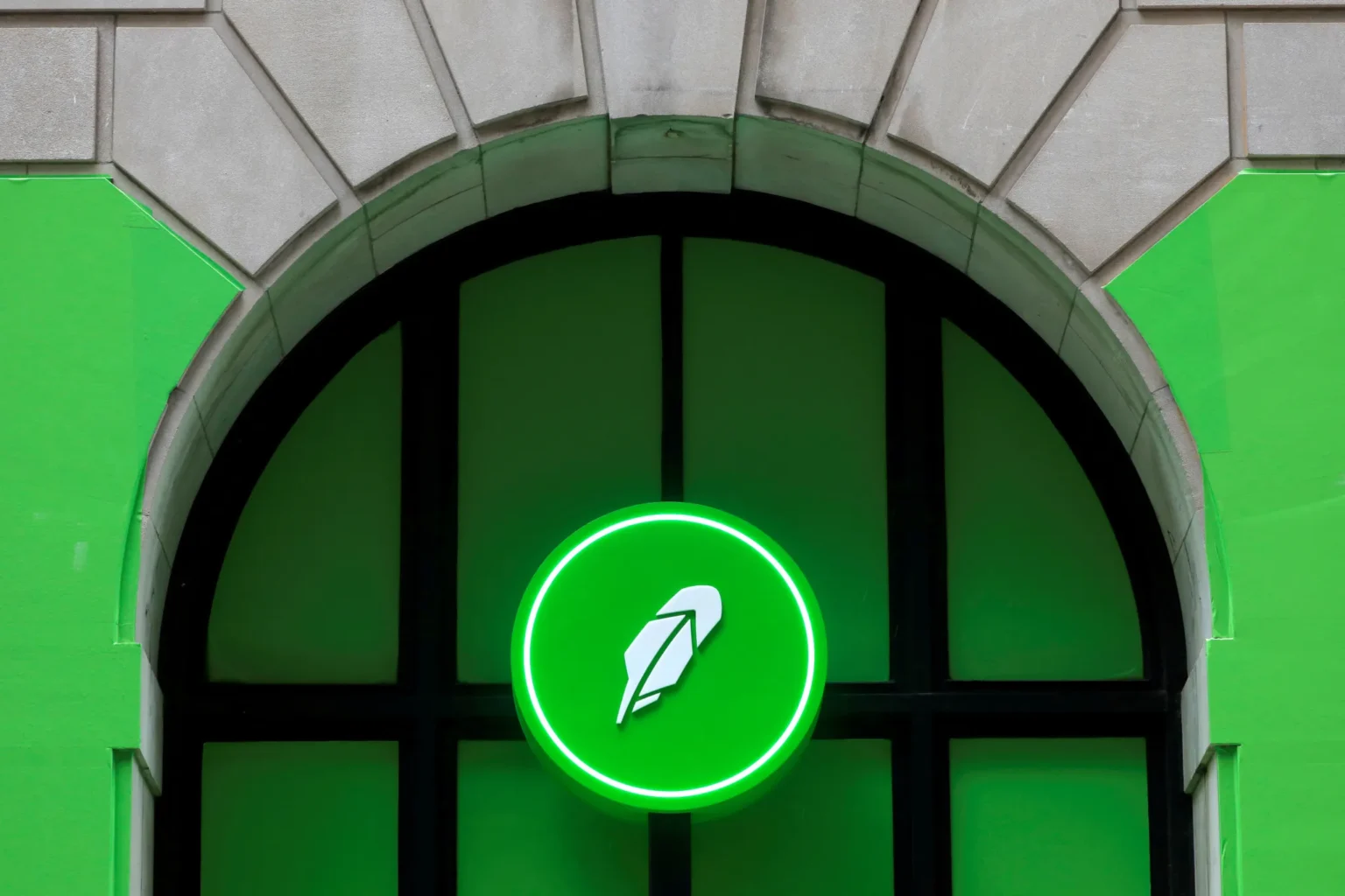 Could robinhood benefit from a token Insights from industry specialists - Bpay News