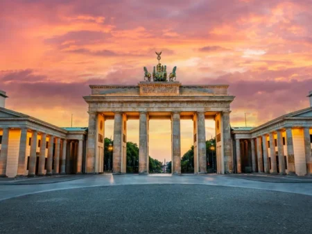 Germany November final manufacturing PMI slips to 48.2…