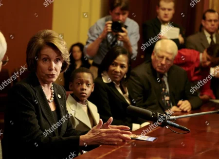 Speaker of U.S. House of Representatives Plans Vote to Reopen Governm