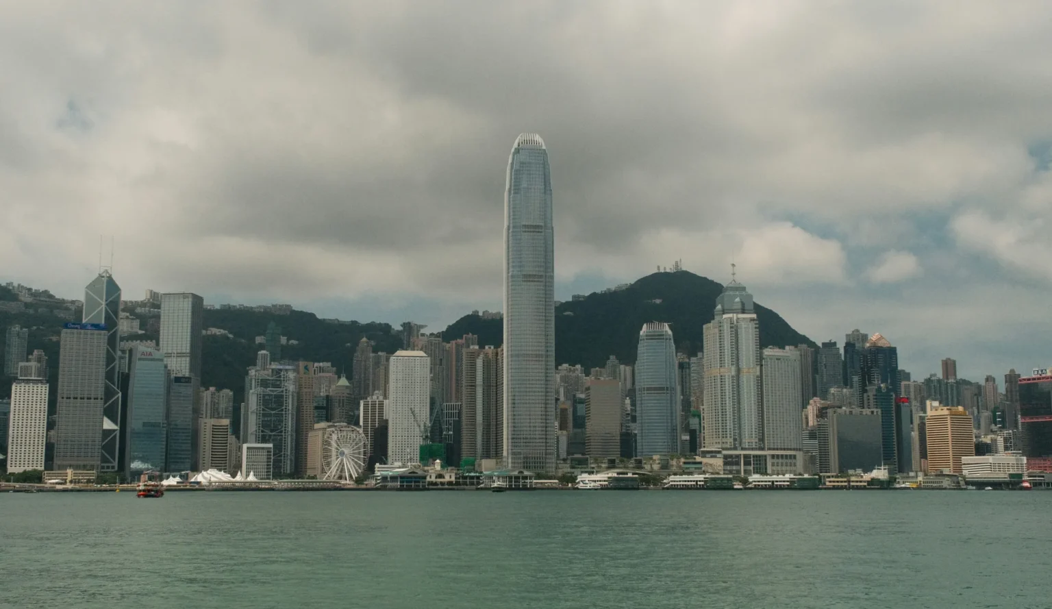 Standard chartered ceo highlights hong kong stablecoins importance - Bpay News