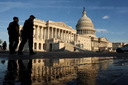 Supreme Court Poised to Limit Presidential Tariff Powers, Predicts…