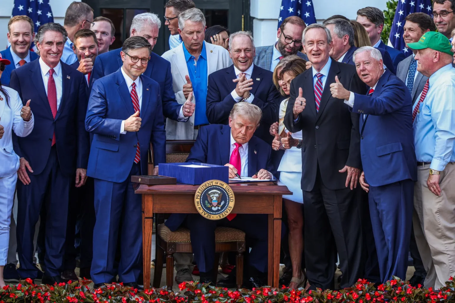 Trump signs bill to reopen u S Government as congress focuses on cry - Bpay News