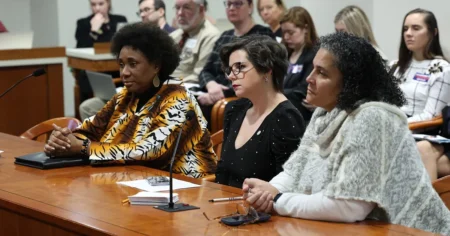 U.S. House Members Vote to Advance Legislation for Government Reopeni