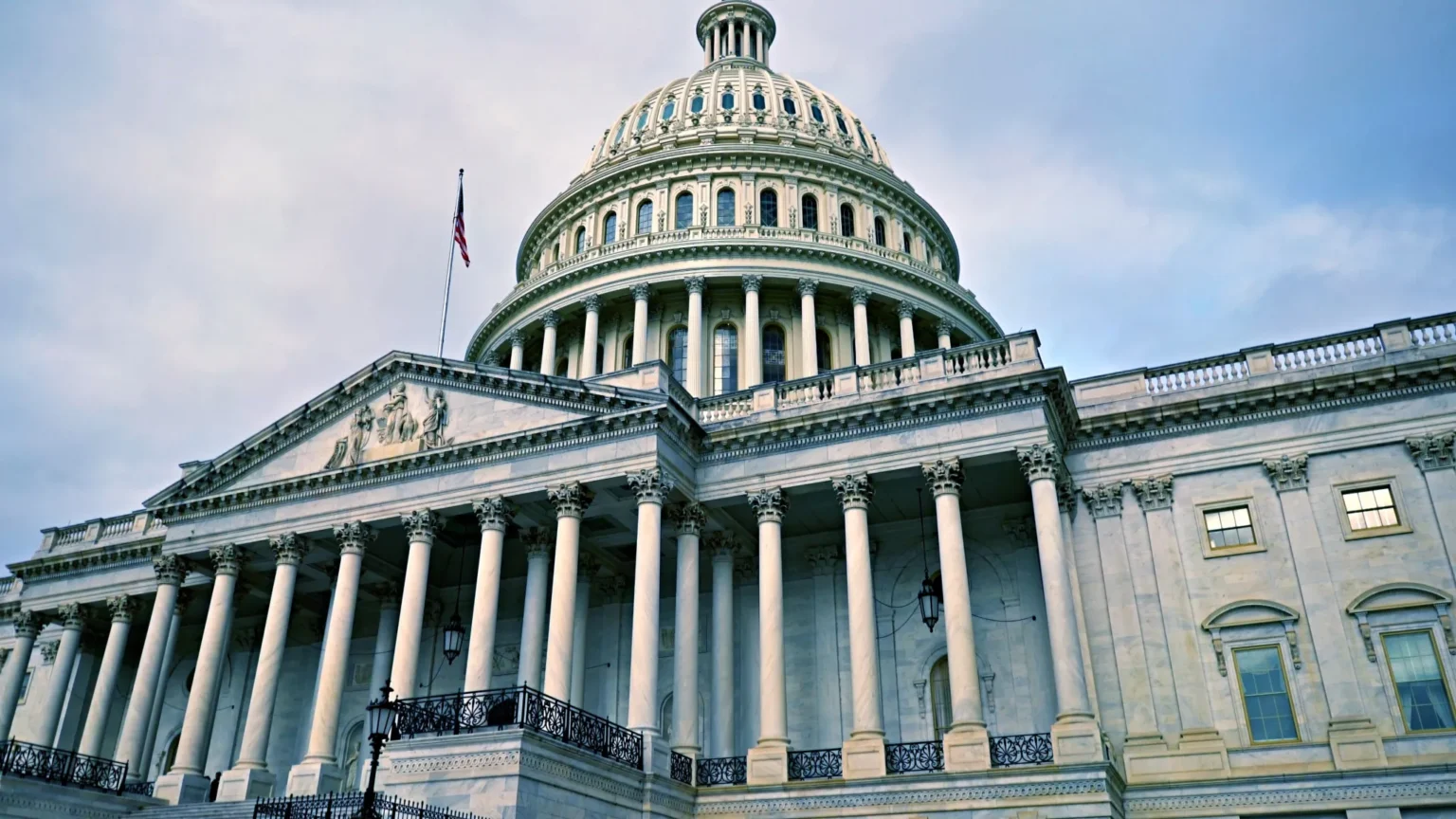 US Q4 GDP Expected to Decline by 1.5% Due to Government Shutdown