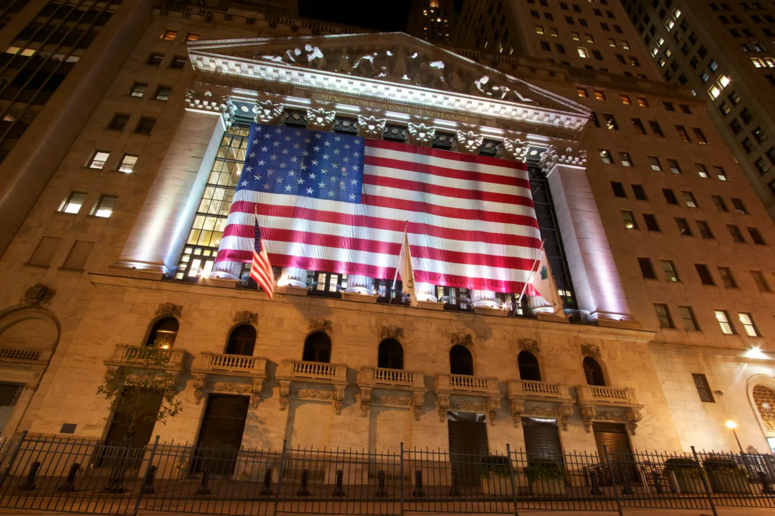 US Stock Market's Big Three Indices Open Lower