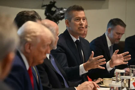 US Transport Secretary Warns of Increasing Risks in Air System Due… US Transport Secretary Warns of Increasing Risks in Air System Due…