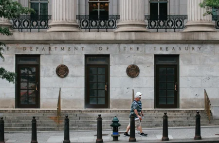 U.S. Treasury Secretary Pressures Fed as December Policy Decision Unc