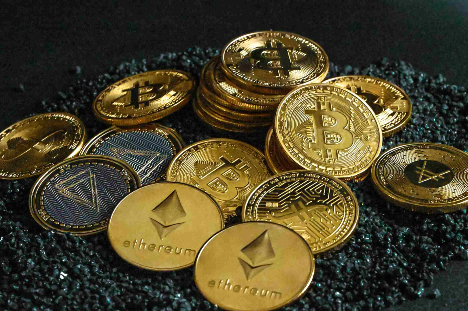 Cryptocurrency Sector Declines Amid U.S. Stocks Rally