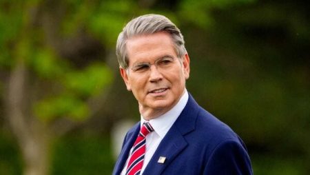 Besenet Calls for Interest Rate Cuts: What It Means for Growth