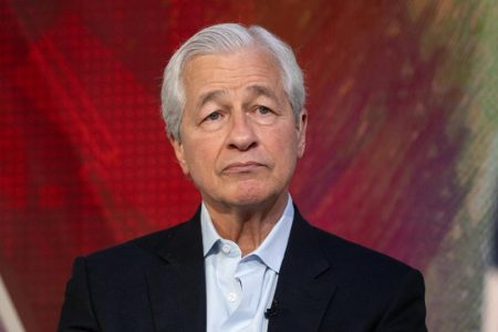 JP Morgans Dimon: Stablecoin Issuers Paying Interest Should Be Regulated as Banks JP Morgan's Dimon: Stablecoin Issuers Paying Interest Should Be Regulated as Banks